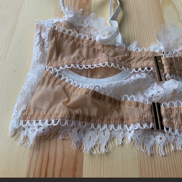 Underwire white lace detail bra shirt - Picture 9 of 11